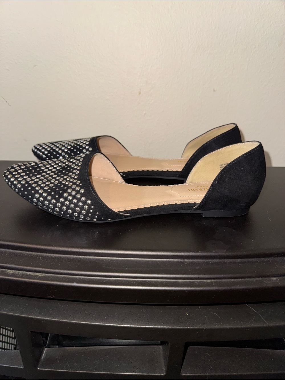 Isaac Mizrahi Black Pointed D'Orsay Flats with Silver Studs Size 8 NWOT - Picture 5 of 10